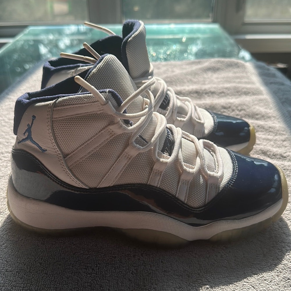 Jordan 11 blue patent leather. Good condition!